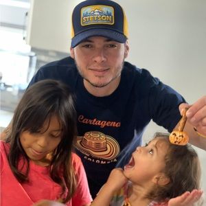 Meet your Posher, Carlos